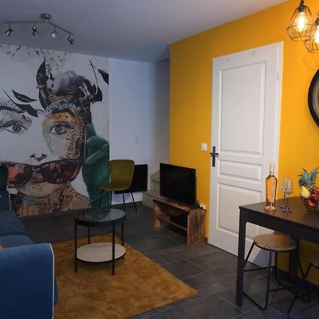 Duplex Charmant Idealement Situe Dole Exterior photo