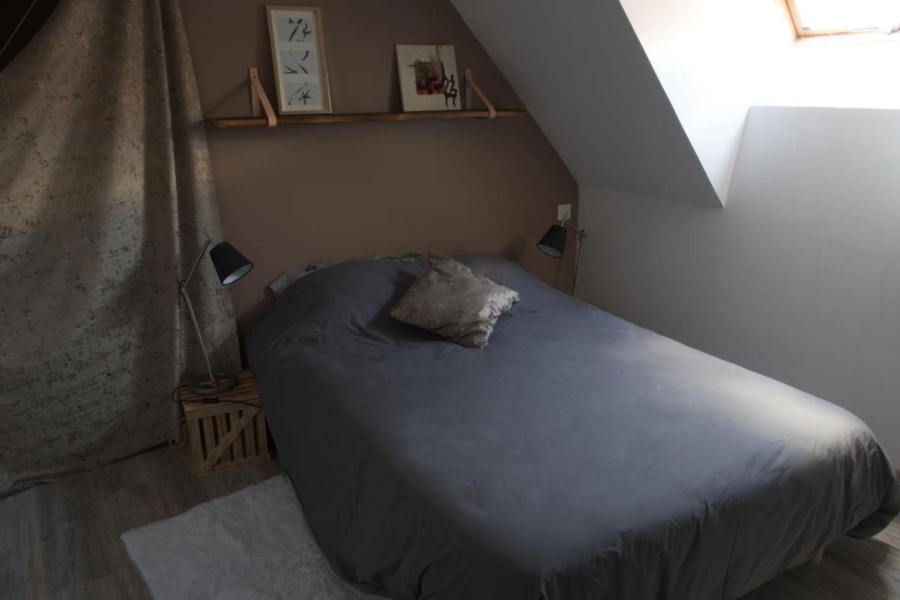 Duplex Charmant Idealement Situe Dole Exterior photo