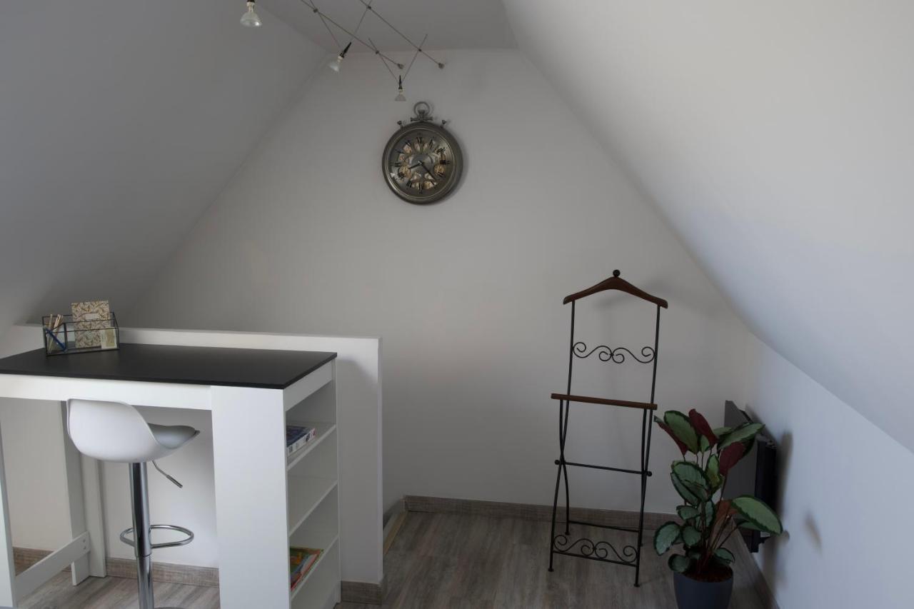 Duplex Charmant Idealement Situe Dole Exterior photo