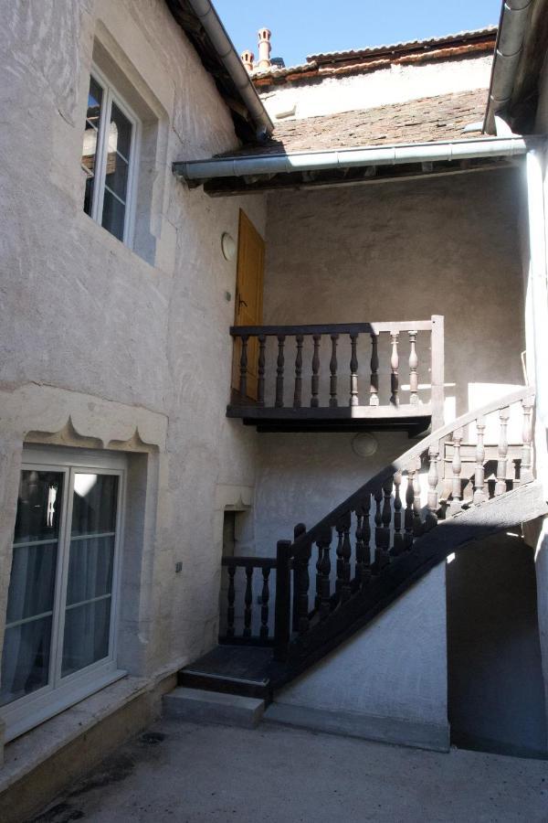 Duplex Charmant Idealement Situe Dole Exterior photo